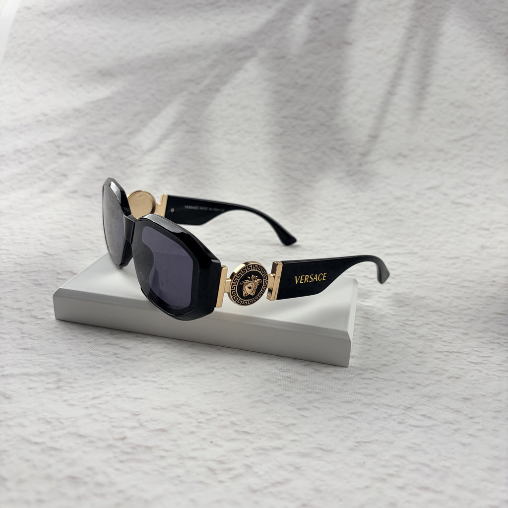 Classic Geometric Frame Sunglasses - Elegant Gold Accents UV Protection