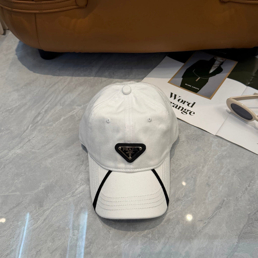 Minimalist Chic Baseball Cap - Breathable High-Quality Design