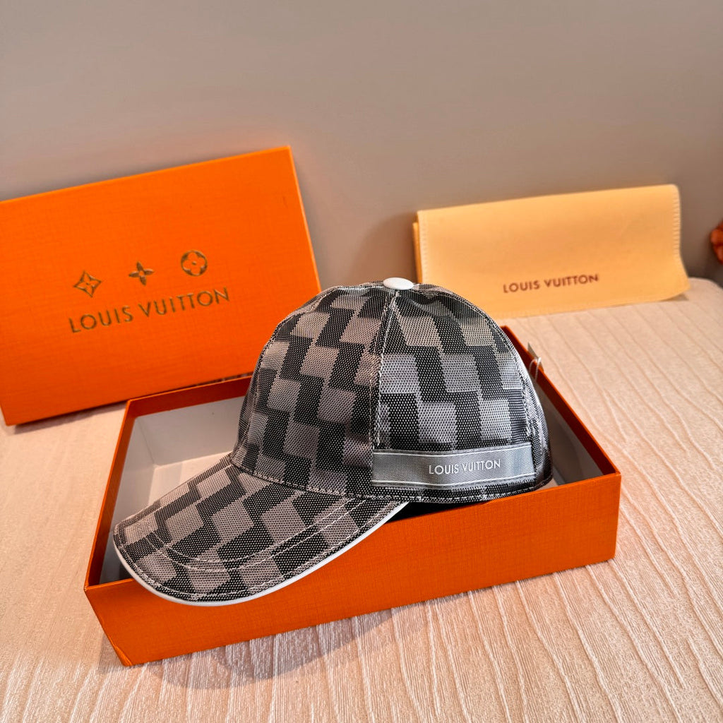 Classic Checkered Baseball Cap - Effortless Chic