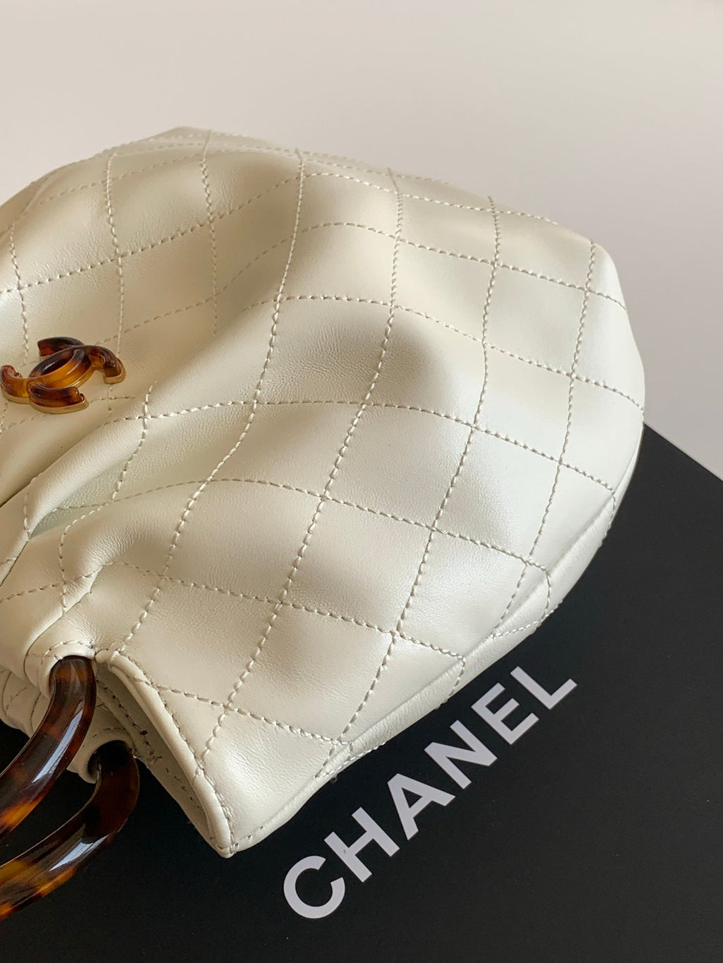 CC 26C Lambskin Bag Tortoiseshell Handle Edition